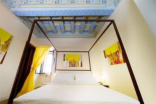 Residenza Torre Colonna Bed and Breakfast 4*