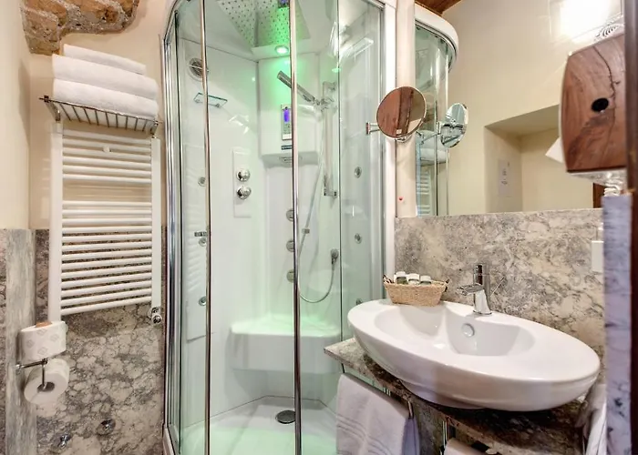 Bed and Breakfast Residenza Torre Colonna 4*