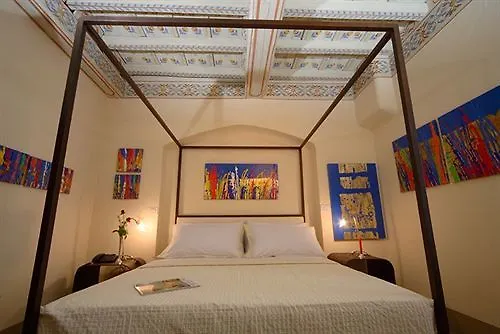 Bed and Breakfast Residenza Torre Colonna 4*
