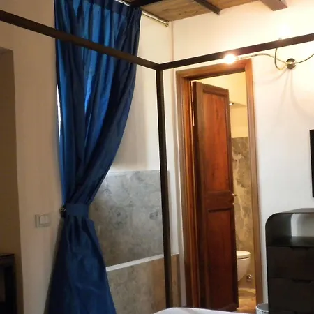 Bed & Breakfast Residenza Torre Colonna 4*